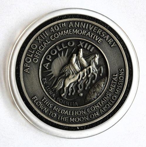 Apollo 13 medaille 40-jarig bestaan gevlogen metaal gevlogen, Antiek en Kunst, Antiek | Wandborden en Tegels