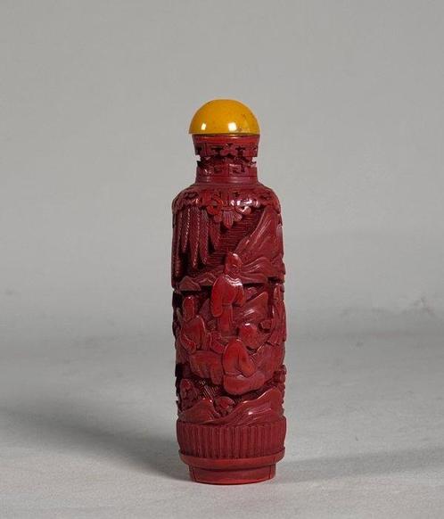 Parfum vaas - Uitgehouwen karmijnrode lak snuiftabakfles -, Antiek en Kunst, Antiek | Overige Antiek