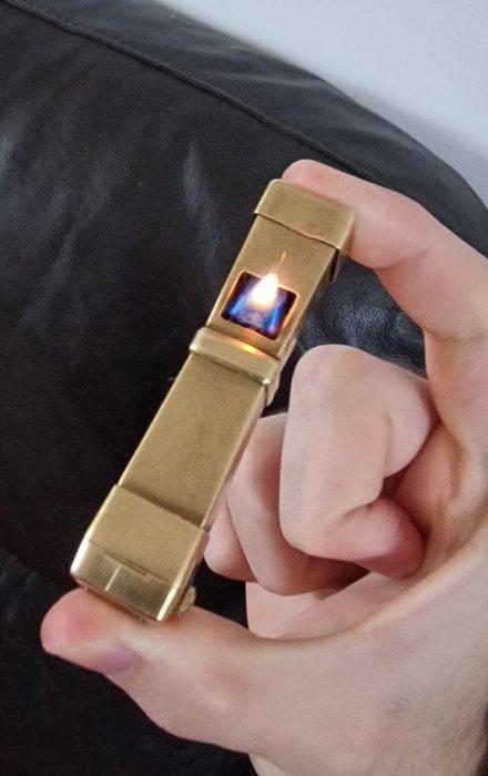 Torvic - Jura Watch Cº. - Zakaansteker - Verguld, Messing -, Verzamelen, Rookartikelen, Aanstekers en Luciferdoosjes