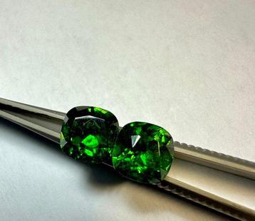 2 pcs Vert Démantoïde - 4.08 ct - GRS (Laboratoire Gem