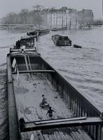Willy Ronis (1910–2009) - La Péniche aux enfants 1959