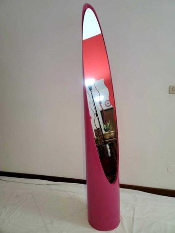 Vloerspiegel- Lipstick - Hout, PVC - Spiegel met nagel beschikbaar voor biedingen