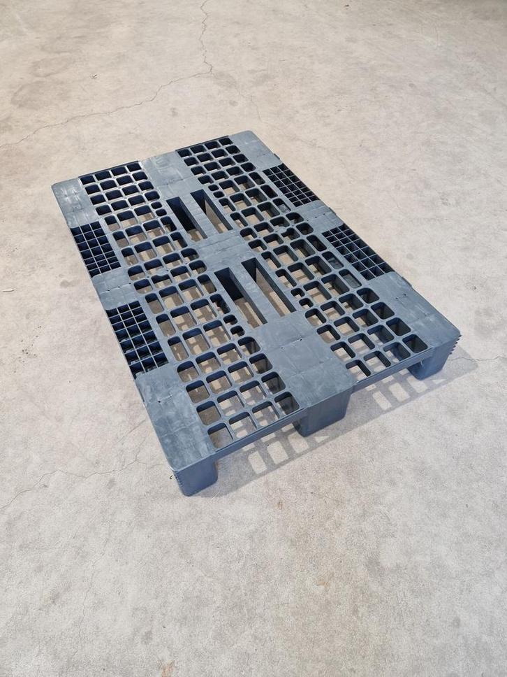 Kunststof pallet 120x80x15 cm zwart gebruikt, Zakelijke goederen, Machines en Bouw | Heftrucks en Intern transport, Ophalen of Verzenden