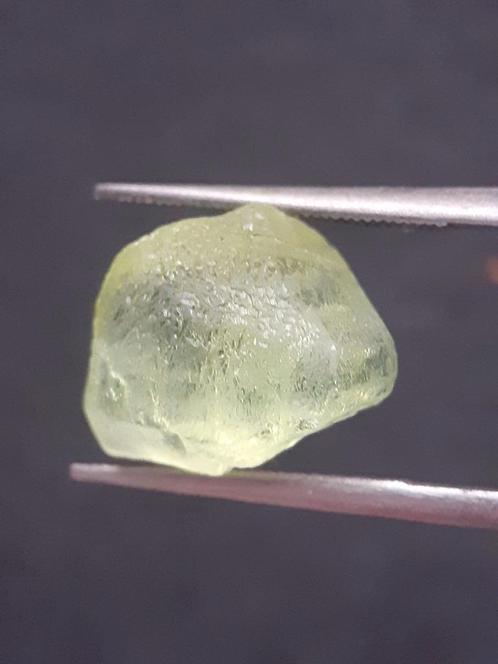 Natural Green Peridot - 5.708 ct - rough gemstone - for face, Bijoux, Sacs & Beauté, Pierres précieuses, Envoi