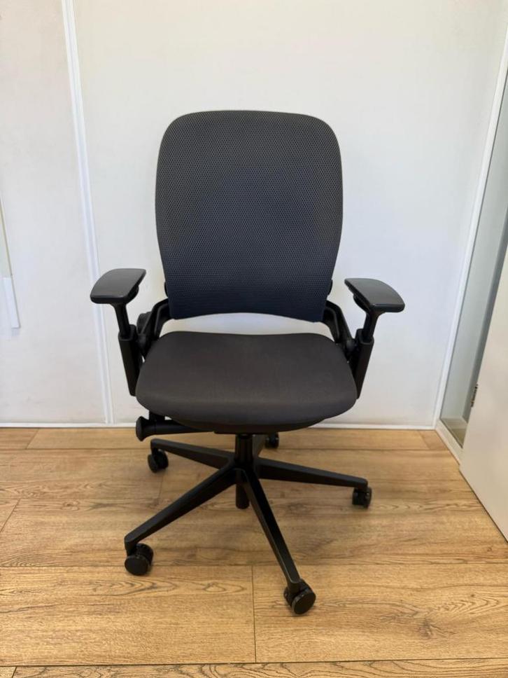 Refurbished Steelcase Leap V2 Full Option - Antraciet, Huis en Inrichting, Bureaustoelen, Bureaustoel, Zwart, Zo goed als nieuw