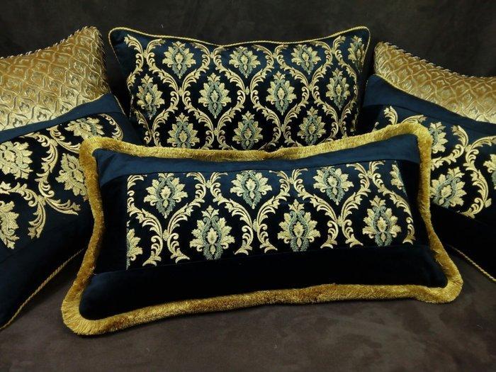 Pillow set met Damask vintage ontwerp door Manufatti, Huis en Inrichting, Overige Huis en Inrichting