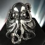 Zilveren ring met afbeelding van een octopus Taxidermie, Collections