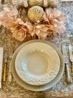 Tafelkleed met acanthusbladendessin voor grote tafels., Antiek en Kunst