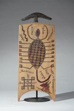 Een houten sculptuur - Allo Kafi Gida-bestuur - Hausa -