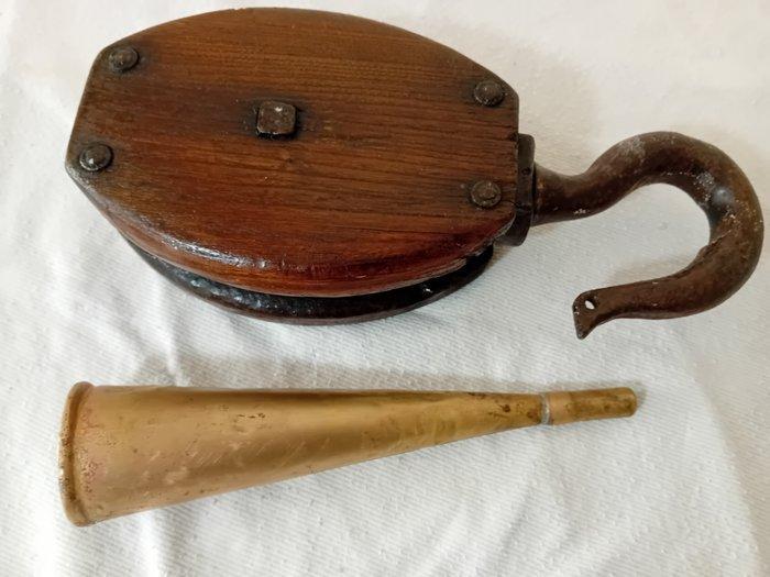 Maritieme objecten (2) - Ijzeren messing, pock hout, as hout, Antiek en Kunst, Curiosa en Brocante