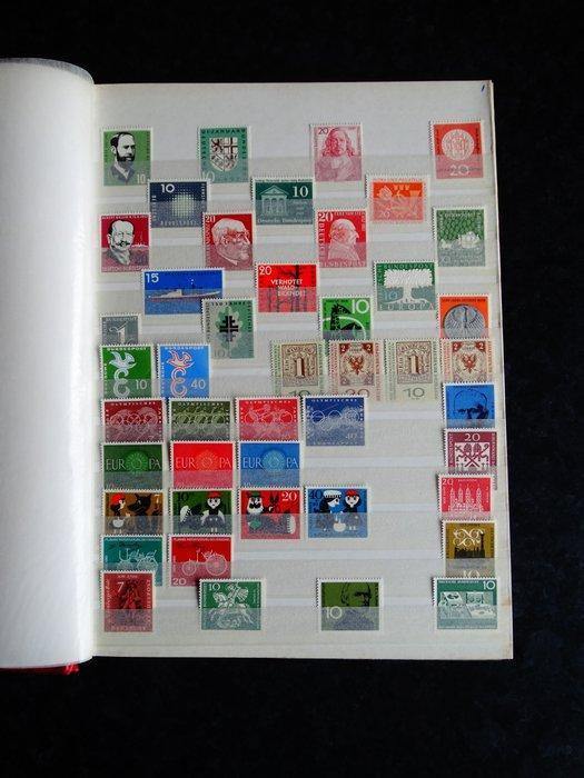 Monde 1919/2006 - Bel ensemble de postfris dans 4 albums de, Postzegels en Munten, Postzegels | Amerika
