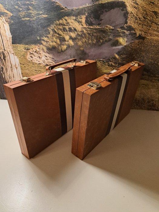 Bordspel - Twee Backgammon koffers - Backgammon spellen -, Antiek en Kunst, Antiek | Speelgoed