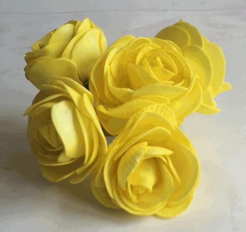 Camelia ranonkel foambloem yellow neon doos 30st foambloemen, Maison & Meubles, Accessoires pour la Maison | Plantes & Fleurs artificielles