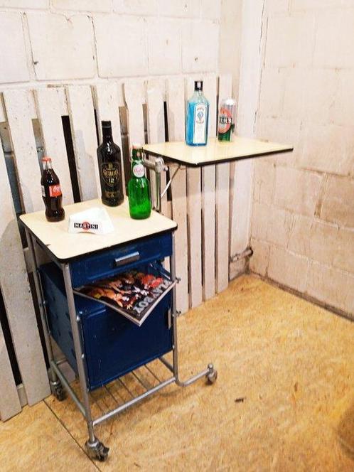 Medicijnkastje - Vintage industriële kast - Staal, Antiek en Kunst, Antiek | Wandborden en Tegels