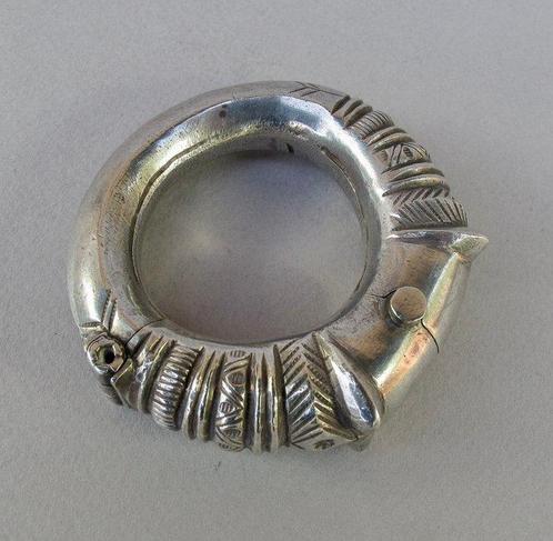 Antiek armband Tête de Makara - Madya Pradesh - Zilver -, Antiek en Kunst, Kunst | Niet-Westerse kunst
