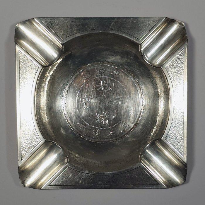 Asbak - Dollar munt - Zilver - China - Begin 20e eeuw, Antiek en Kunst, Antiek | Overige Antiek