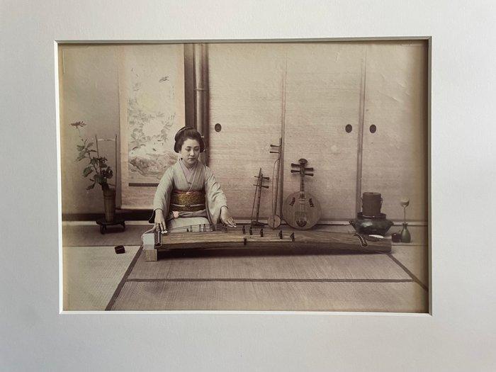Adolfo Fasari - traditional Japanese music player, Antiek en Kunst, Kunst | Tekeningen en Fotografie