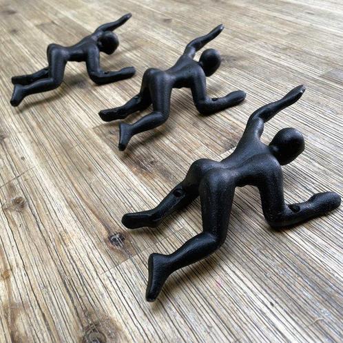 Set kapstokhaken (3) - Gietijzer - Wandklimmer - Boulderen, Antiek en Kunst, Kunst | Designobjecten