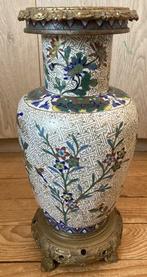 Vaas - Cloisonné ovaalvormige vaas versierd met bloemen,