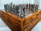 Jeu déchecs - Figures en bronze alliage et panneau en bois, Antiek en Kunst