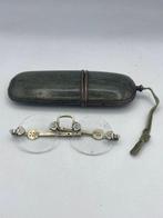 Lunettes anciennes avec étui en cuir de galuchat - Chine -