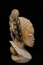 Votieve Afrikaanse kop in Mbigou-steen - Gabon (Zonder