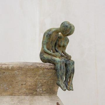 Sculpture, NO RESERVE PRICE - Sculpture of a Couple sitting