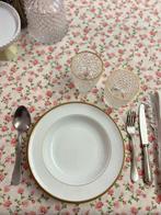 Romantisch tafelkleed voor grote tafels. Elegante landelijke