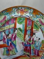 Bord met personage-decoraties - Canton - Porselein - China -