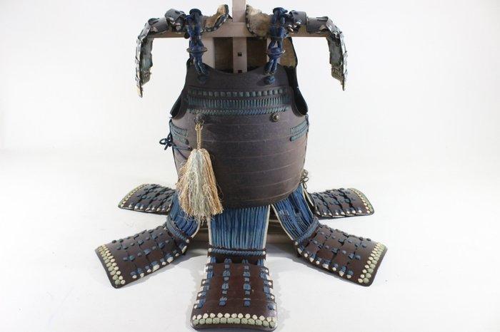 Harnas - Japan - Tetsusabiji Munatori Twee platen met 5 Dan, Antiek en Kunst, Antiek | Overige Antiek