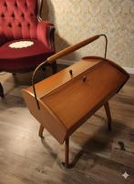 Naaidoos - Hout - Houten naaiawagen, Antiek en Kunst