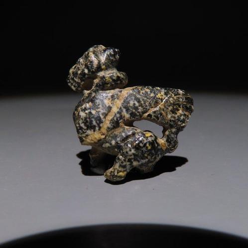 Mésopotamien Granite Représentation dune Sphinx. IIe-Ier, Verzamelen, Mineralen en Fossielen