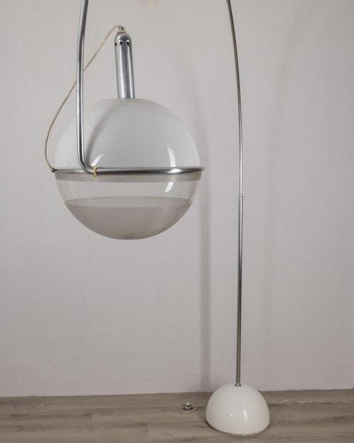 Harvey Guzzini - Fabio Lenci - Gebogen vloerlamp - Focus -, Antiek en Kunst, Antiek | Verlichting