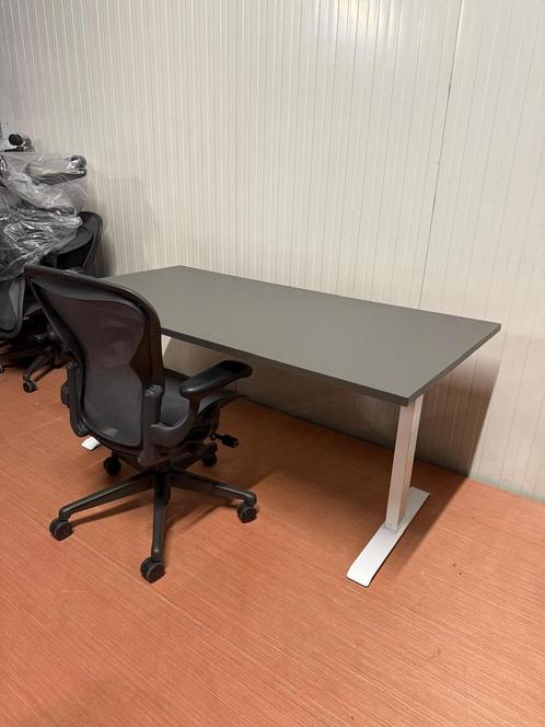 Verstelbaar Bureau - Elektrisch - Antraciet Blad - Wit Frame, Huis en Inrichting, Bureaus, Stabureau, Nieuw, Elektrisch, In hoogte verstelbaar