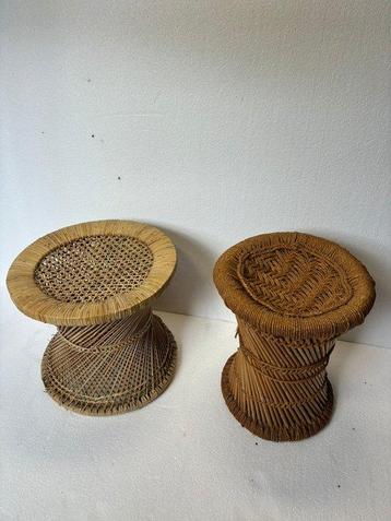 Stoel - Rattan - Set van twee geweven vintage rotan krukken
