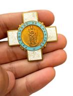 een oude gotische geëmailleerde speld van de Pellegrinaggio