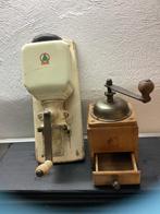 De Spar - Koffiemolen (2) - Emaille, Metaal, hout, glas,