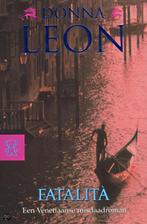 Fatalita / Zwarte Beertjes 9789022534724 Donna Leon, Boeken, Verzenden, Gelezen, Donna Leon