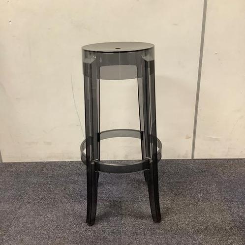 Tweedehands barkruk Kartell Charles Ghost, zithoogte 76 cm,, Huis en Inrichting, Barkrukken, Gebruikt, Kunststof