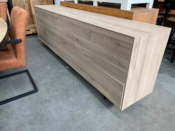 Famous dressoir, fresh oak beschikbaar voor biedingen