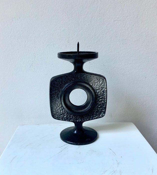 Berliner Eisenguss - Erich John - Kaarsenstandaard met oor -, Antiek en Kunst, Antiek | Meubels | Stoelen en Sofa's