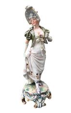 Royal Dux Porzellan-Manufaktur - Beeldje - een edele dame -, Antiek en Kunst