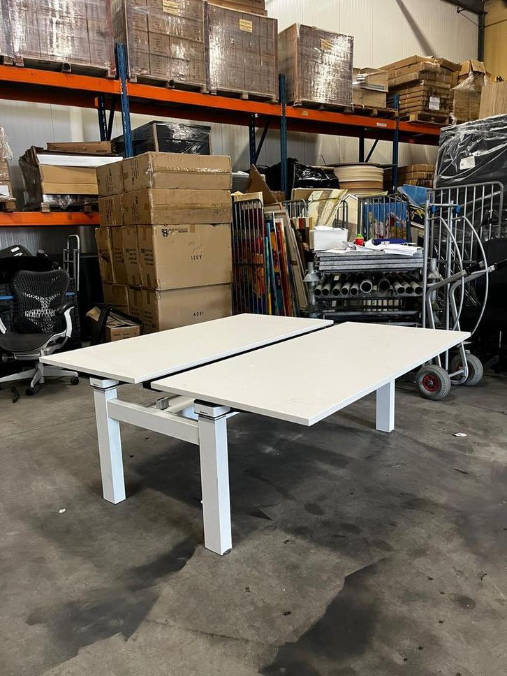 Steelcase Ology Duo Zit Sta Bureau (Gebruikte Bladen), Huis en Inrichting, Bureaustoelen, Bureaustoel, Wit, Zo goed als nieuw