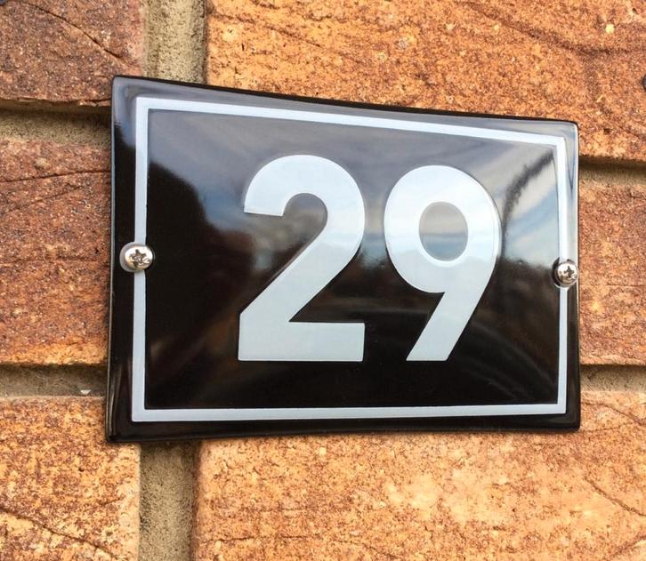 Huisnummer model Phil - Emaille, Verzamelen, Merken en Reclamevoorwerpen, Verzenden