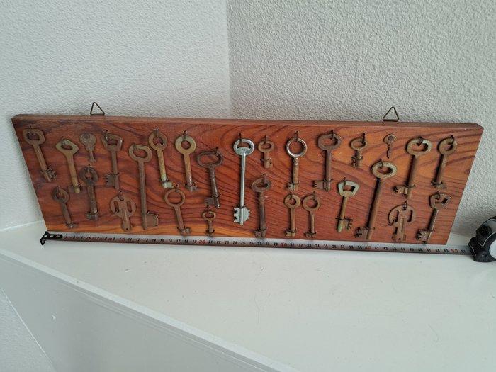 Wandbord - Hout, IJzer - Wandbord met sleutels, Antiek en Kunst, Curiosa en Brocante