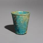 Oud-Egyptisch Faience Fundamentdepositbeker. ca. 1184 - 1153, Verzamelen
