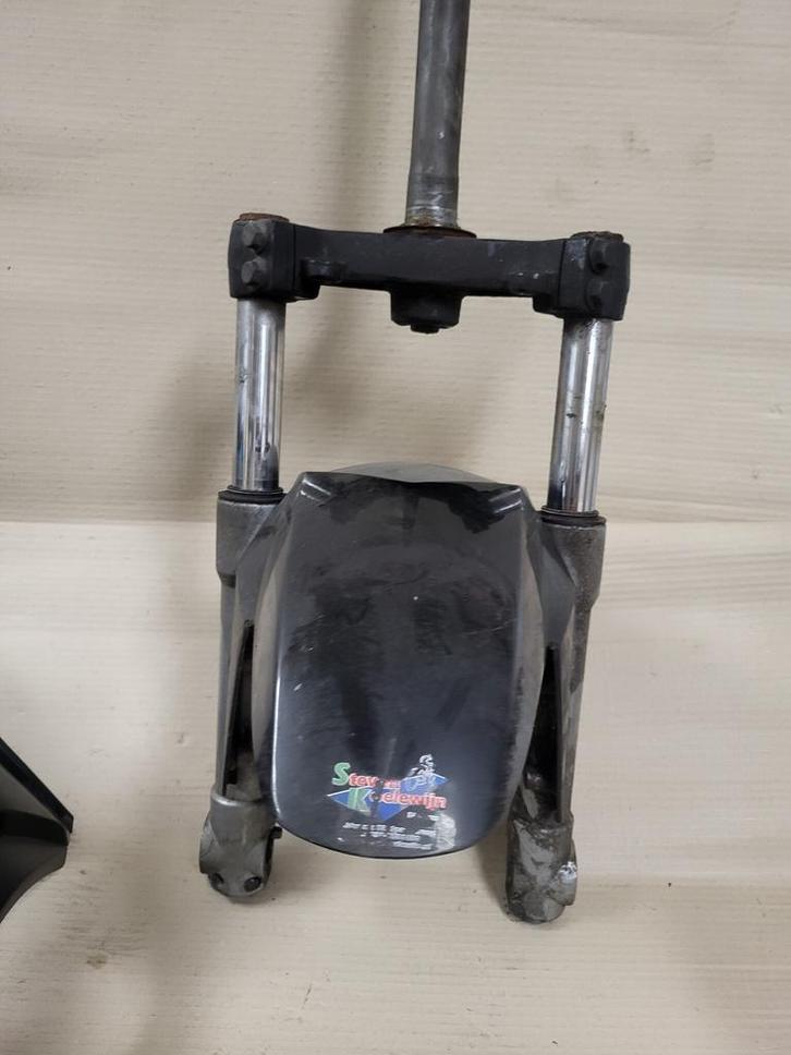 Aprilia Sport City 50 / 2010 / Voorvork incl. spatbord, Fietsen en Brommers, Brommeronderdelen | Scooters, Frame, Overige merken