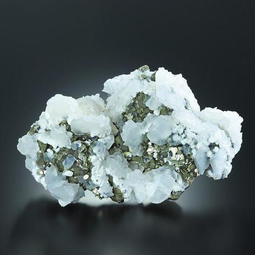 848 g uitstekende PYRIET met CALCIET uit de Stan Terg-mijn,, Verzamelen, Mineralen en Fossielen