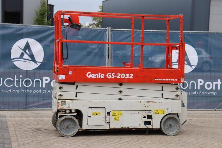 Veiling: Schaarlift Genie GS-2032 Elektrisch 8m 2013, Zakelijke goederen, Machines en Bouw | Liften, Steigers en Ladders, Ophalen