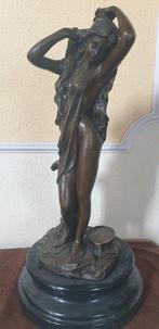 Aldo Vitaleh - sculptuur, Girl at the column - 55 cm - Brons